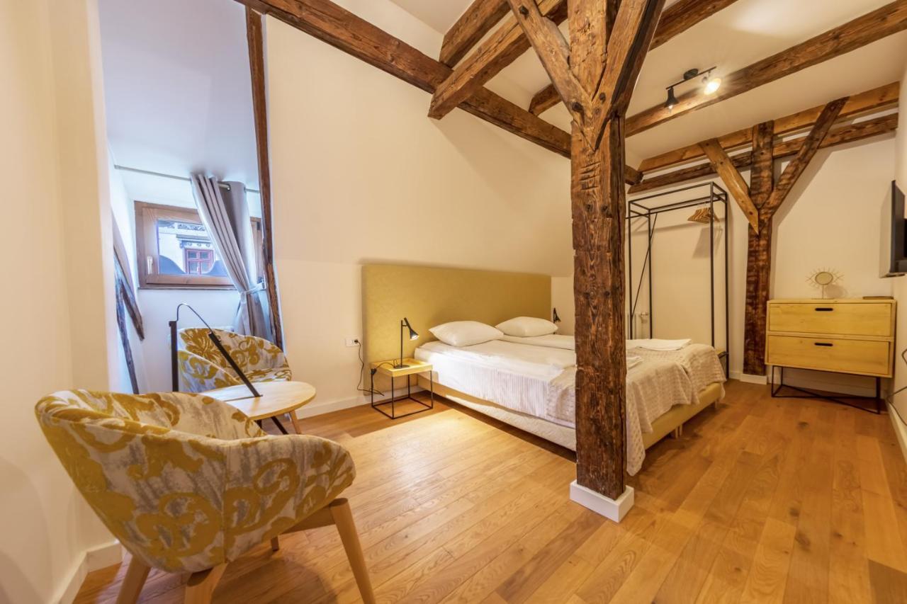 Rossmarkt Haus Hotel Brasov Luaran gambar