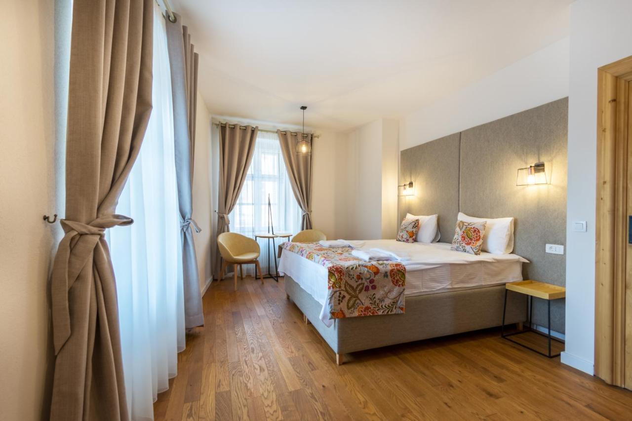 Rossmarkt Haus Hotel Brasov Luaran gambar